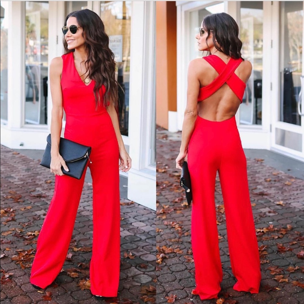 Red Lulus jumpsuit NEW never worn.